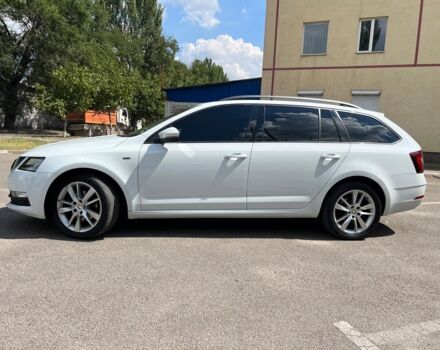 Белый Шкода Октавия, объемом двигателя 2 л и пробегом 209 тыс. км за 16990 $, фото 1 на Automoto.ua