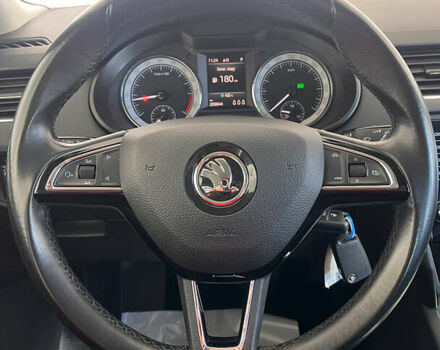 Белый Шкода Октавия, объемом двигателя 1.6 л и пробегом 209 тыс. км за 15950 $, фото 7 на Automoto.ua