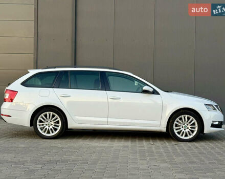 Белый Шкода Октавия, объемом двигателя 1.97 л и пробегом 236 тыс. км за 15700 $, фото 3 на Automoto.ua