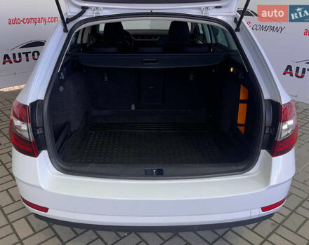 Белый Шкода Октавия, объемом двигателя 1.6 л и пробегом 209 тыс. км за 15950 $, фото 4 на Automoto.ua