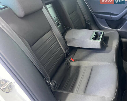 Белый Шкода Октавия, объемом двигателя 1.6 л и пробегом 209 тыс. км за 15950 $, фото 21 на Automoto.ua