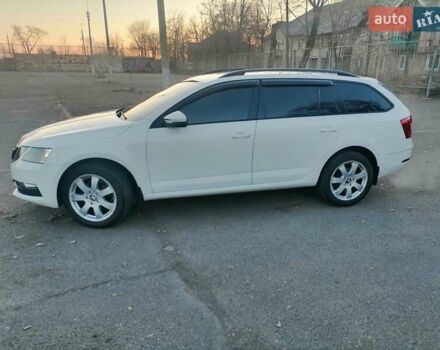 Белый Шкода Октавия, объемом двигателя 1.6 л и пробегом 211 тыс. км за 12900 $, фото 6 на Automoto.ua