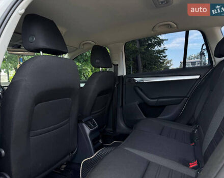 Белый Шкода Октавия, объемом двигателя 2 л и пробегом 229 тыс. км за 15500 $, фото 37 на Automoto.ua