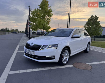 Белый Шкода Октавия, объемом двигателя 1.97 л и пробегом 222 тыс. км за 15500 $, фото 5 на Automoto.ua