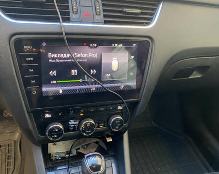 Белый Шкода Октавия, объемом двигателя 1.6 л и пробегом 223 тыс. км за 15500 $, фото 6 на Automoto.ua