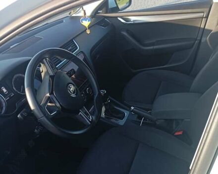 Білий Шкода Октавія, об'ємом двигуна 1.6 л та пробігом 223 тис. км за 15950 $, фото 12 на Automoto.ua