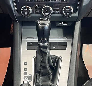 Белый Шкода Октавия, объемом двигателя 1.6 л и пробегом 209 тыс. км за 15950 $, фото 19 на Automoto.ua