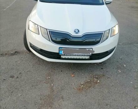 Белый Шкода Октавия, объемом двигателя 1.6 л и пробегом 211 тыс. км за 12900 $, фото 2 на Automoto.ua