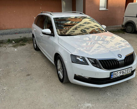 Белый Шкода Октавия, объемом двигателя 1.6 л и пробегом 214 тыс. км за 13500 $, фото 2 на Automoto.ua
