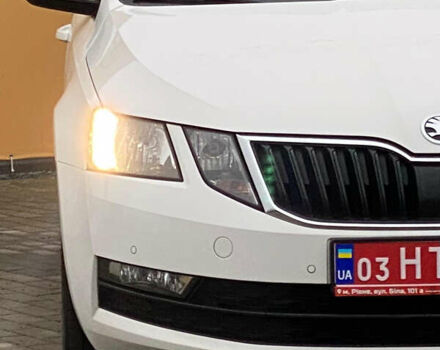 Белый Шкода Октавия, объемом двигателя 1.97 л и пробегом 210 тыс. км за 13999 $, фото 7 на Automoto.ua