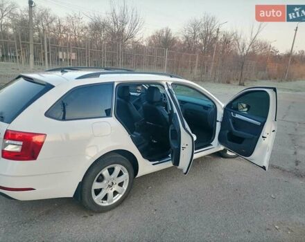 Белый Шкода Октавия, объемом двигателя 1.6 л и пробегом 211 тыс. км за 12900 $, фото 1 на Automoto.ua