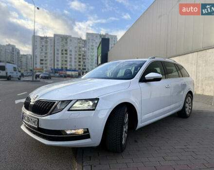 Белый Шкода Октавия, объемом двигателя 2 л и пробегом 319 тыс. км за 15500 $, фото 10 на Automoto.ua