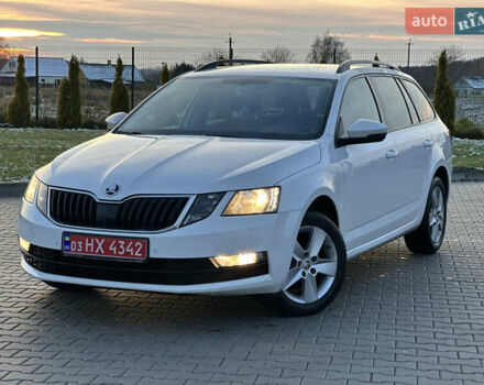 Білий Шкода Октавія, об'ємом двигуна 2 л та пробігом 217 тис. км за 14499 $, фото 2 на Automoto.ua
