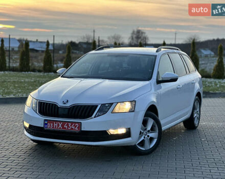 Білий Шкода Октавія, об'ємом двигуна 2 л та пробігом 217 тис. км за 14499 $, фото 3 на Automoto.ua