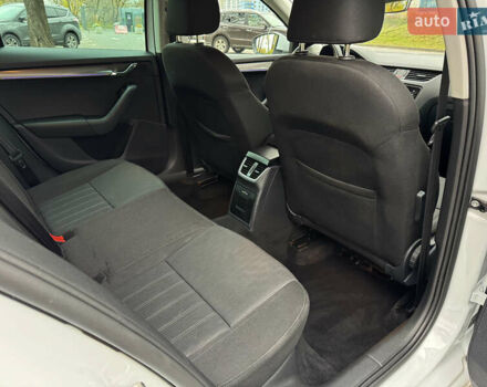 Белый Шкода Октавия, объемом двигателя 1.6 л и пробегом 196 тыс. км за 15499 $, фото 42 на Automoto.ua