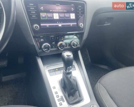Білий Шкода Октавія, об'ємом двигуна 2 л та пробігом 218 тис. км за 13999 $, фото 45 на Automoto.ua