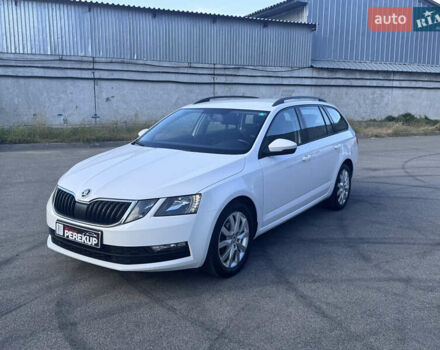 Белый Шкода Октавия, объемом двигателя 1.6 л и пробегом 196 тыс. км за 14300 $, фото 4 на Automoto.ua