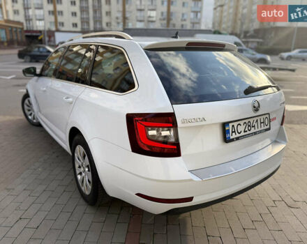 Белый Шкода Октавия, объемом двигателя 2 л и пробегом 319 тыс. км за 15500 $, фото 7 на Automoto.ua
