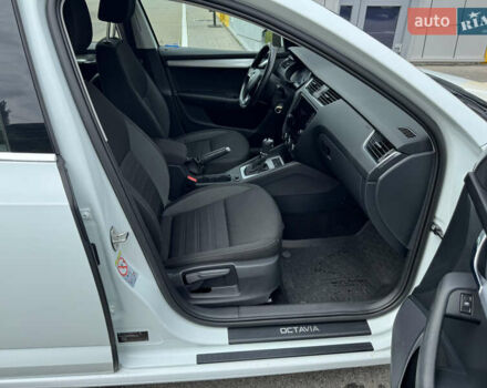 Шкода Октавія 2019 у Ирпене на Automoto.ua Білий Шкода Октавія, об'ємом двигуна 2 л та пробігом 280 тис. км за 14800 $, фото 4 на Automoto.ua