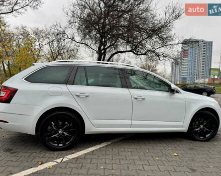 Белый Шкода Октавия, объемом двигателя 1.6 л и пробегом 196 тыс. км за 15499 $, фото 4 на Automoto.ua