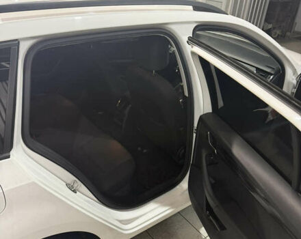 Белый Шкода Октавия, объемом двигателя 1.6 л и пробегом 210 тыс. км за 15500 $, фото 3 на Automoto.ua