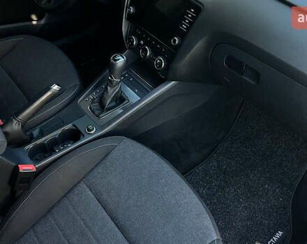 Белый Шкода Октавия, объемом двигателя 2 л и пробегом 201 тыс. км за 14300 $, фото 41 на Automoto.ua