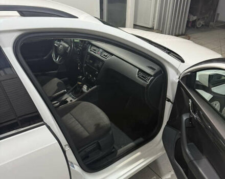 Белый Шкода Октавия, объемом двигателя 1.6 л и пробегом 210 тыс. км за 15500 $, фото 4 на Automoto.ua