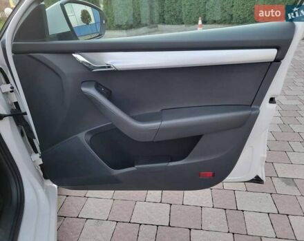 Білий Шкода Октавія, об'ємом двигуна 1.6 л та пробігом 218 тис. км за 13500 $, фото 27 на Automoto.ua