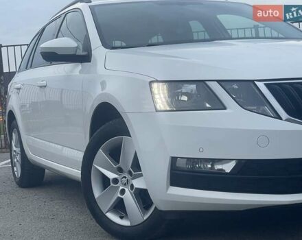 Білий Шкода Октавія, об'ємом двигуна 2 л та пробігом 218 тис. км за 13999 $, фото 5 на Automoto.ua