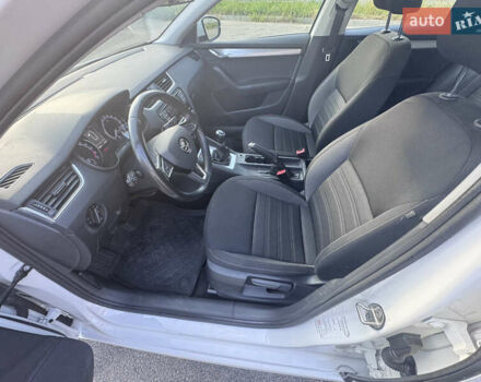 Белый Шкода Октавия, объемом двигателя 1.6 л и пробегом 196 тыс. км за 14300 $, фото 15 на Automoto.ua