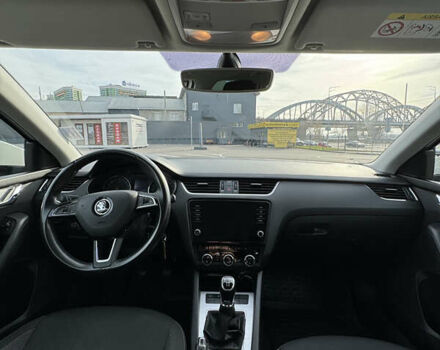 Білий Шкода Октавія, об'ємом двигуна 1.6 л та пробігом 249 тис. км за 14000 $, фото 13 на Automoto.ua