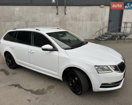 Белый Шкода Октавия, объемом двигателя 1.6 л и пробегом 196 тыс. км за 15499 $, фото 2 на Automoto.ua