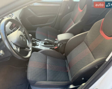 Белый Шкода Октавия, объемом двигателя 2 л и пробегом 319 тыс. км за 15500 $, фото 19 на Automoto.ua