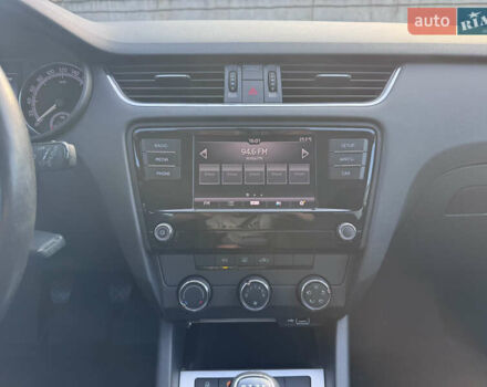 Белый Шкода Октавия, объемом двигателя 1.6 л и пробегом 196 тыс. км за 14300 $, фото 11 на Automoto.ua