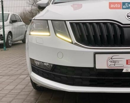 Білий Шкода Октавія, об'ємом двигуна 1.6 л та пробігом 202 тис. км за 16655 $, фото 5 на Automoto.ua