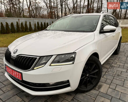 Білий Шкода Октавія, об'ємом двигуна 2 л та пробігом 209 тис. км за 16500 $, фото 1 на Automoto.ua