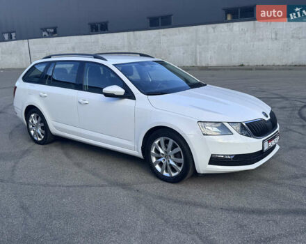Белый Шкода Октавия, объемом двигателя 1.6 л и пробегом 196 тыс. км за 14300 $, фото 2 на Automoto.ua