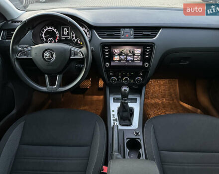 Белый Шкода Октавия, объемом двигателя 2 л и пробегом 257 тыс. км за 14000 $, фото 18 на Automoto.ua