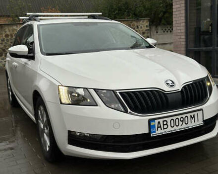 Белый Шкода Октавия, объемом двигателя 1.6 л и пробегом 262 тыс. км за 15500 $, фото 2 на Automoto.ua