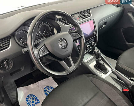 Белый Шкода Октавия, объемом двигателя 1.97 л и пробегом 188 тыс. км за 17750 $, фото 5 на Automoto.ua