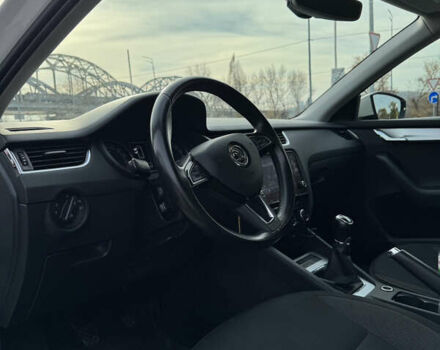 Білий Шкода Октавія, об'ємом двигуна 1.6 л та пробігом 249 тис. км за 14000 $, фото 12 на Automoto.ua