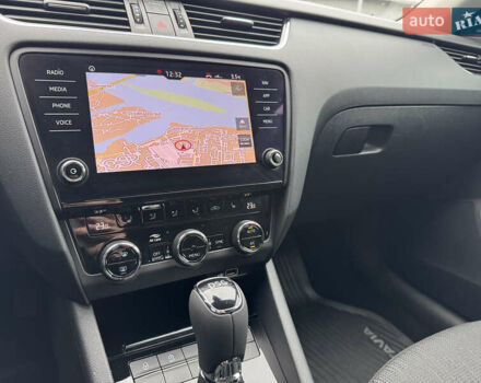 Белый Шкода Октавия, объемом двигателя 1.6 л и пробегом 196 тыс. км за 15499 $, фото 66 на Automoto.ua