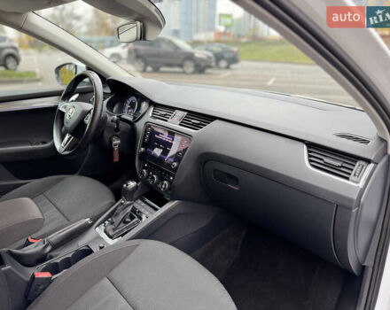 Белый Шкода Октавия, объемом двигателя 1.6 л и пробегом 196 тыс. км за 15499 $, фото 44 на Automoto.ua