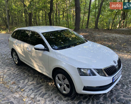 Белый Шкода Октавия, объемом двигателя 1.4 л и пробегом 185 тыс. км за 12700 $, фото 2 на Automoto.ua