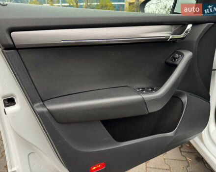 Белый Шкода Октавия, объемом двигателя 1.6 л и пробегом 196 тыс. км за 15499 $, фото 39 на Automoto.ua