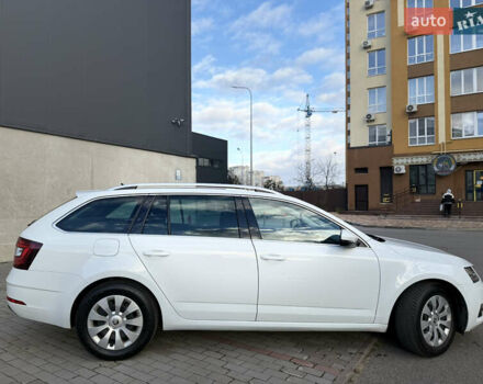 Белый Шкода Октавия, объемом двигателя 2 л и пробегом 319 тыс. км за 15500 $, фото 4 на Automoto.ua