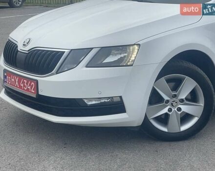 Білий Шкода Октавія, об'ємом двигуна 2 л та пробігом 218 тис. км за 13999 $, фото 19 на Automoto.ua