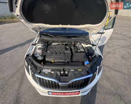 Белый Шкода Октавия, объемом двигателя 1.6 л и пробегом 196 тыс. км за 14300 $, фото 19 на Automoto.ua