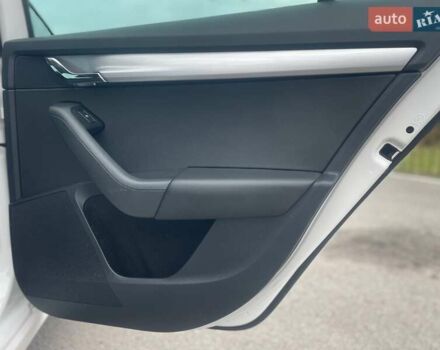 Білий Шкода Октавія, об'ємом двигуна 2 л та пробігом 218 тис. км за 13999 $, фото 40 на Automoto.ua