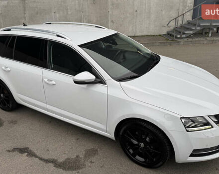 Белый Шкода Октавия, объемом двигателя 1.6 л и пробегом 196 тыс. км за 15499 $, фото 14 на Automoto.ua